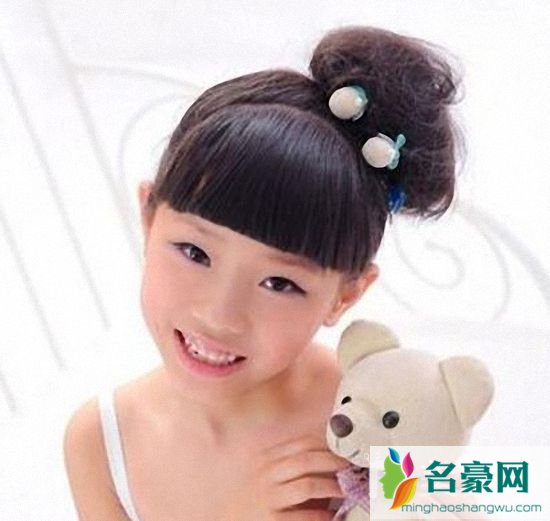 儿童编发大全简单漂亮_漂亮的小学生盘发发型图片1
