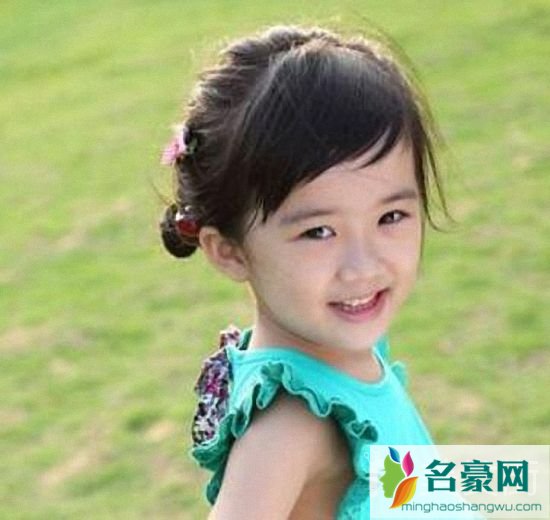 儿童编发大全简单漂亮_漂亮的小学生盘发发型图片2