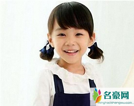 儿童编发大全简单漂亮_漂亮的小学生盘发发型图片4