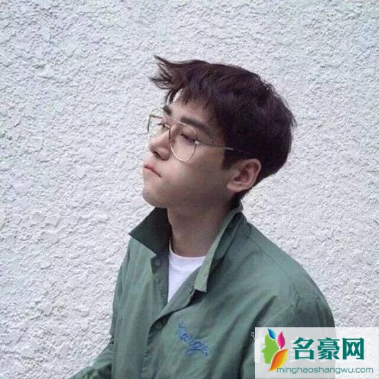 两边剃光的最帅气发型_两边铲短发清爽发型图片_男生两边剃掉中间留长发型图片15