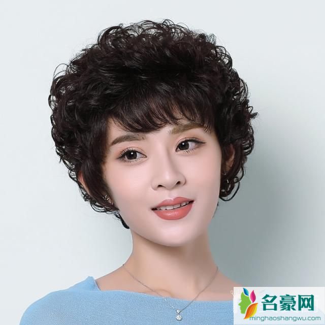 50岁剪短发更显精神2