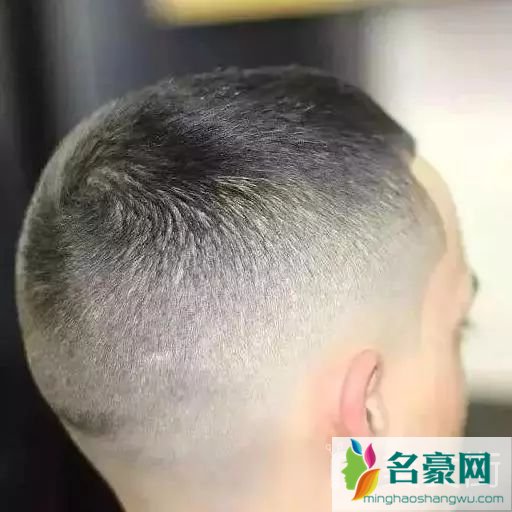 潮男发型：自然渐层短发2