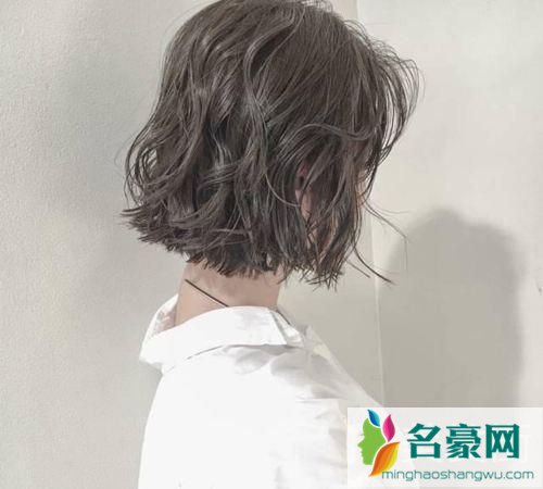 矮个子女生适合的小波浪短发