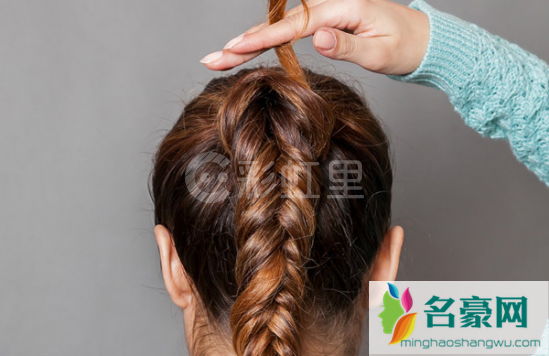 马尾鱼骨辫怎么编教程 精美鱼骨辫马尾打造时尚气质发型