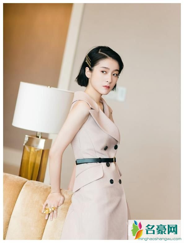 女生最近流行的发型：齐耳内扣小短发
