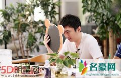 王思聪收到神秘快递 网友为其解释意思太有才