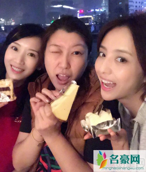 李念平安夜和佟丽娅一起过 她们俩什么时候关系那么好