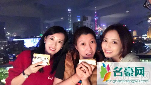 李念平安夜和佟丽娅一起过 她们俩什么时候关系那么好
