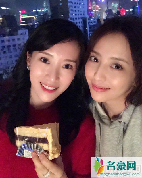李念平安夜和佟丽娅一起过 她们俩什么时候关系那么好