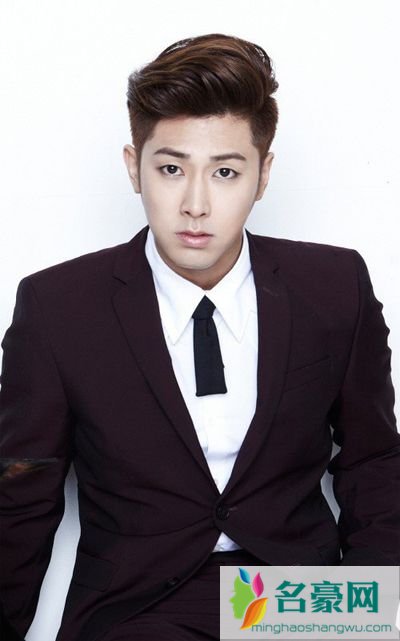 东方神起成员郑允浩个人资料简介 东方神起允浩整容中毒受伤