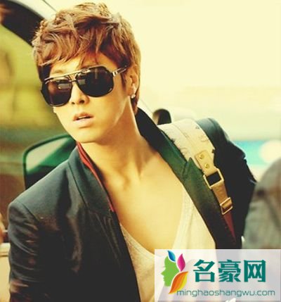 东方神起成员郑允浩个人资料简介 东方神起允浩整容中毒受伤