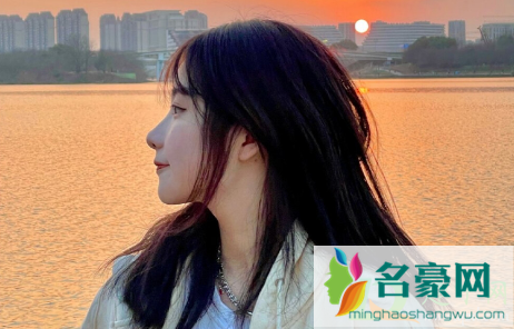 白开水的女人是什么意思1