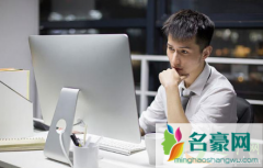 到点下班要不要和老板说一声 到点下班领导还没走