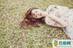 女人深爱你，会通过这6种方式暗示你！