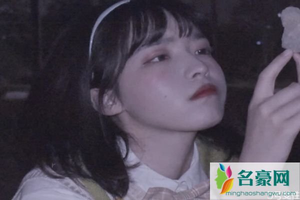 男生一见钟情的反应 男人心动的感觉是什么