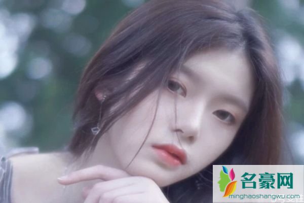 男生一见钟情的反应 男人心动的感觉是什么