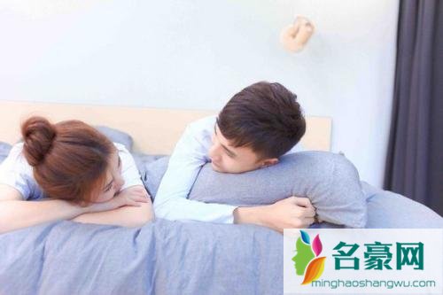 在爱情里女生主动会很掉价吗 在爱情中什么样的女生很掉价