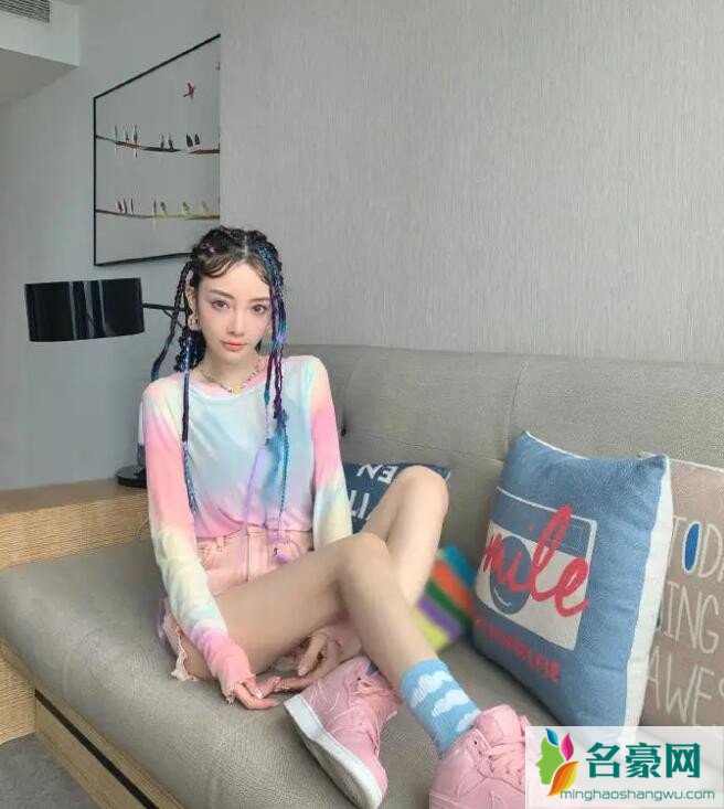 李小璐扎脏辫拍写真