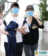 吉娜甜蜜挽郎朗手臂 吉娜大方挥手打招呼可爱满分