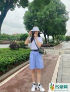 沈梦辰晒美照 白T搭配五分牛仔裤少女感满满
