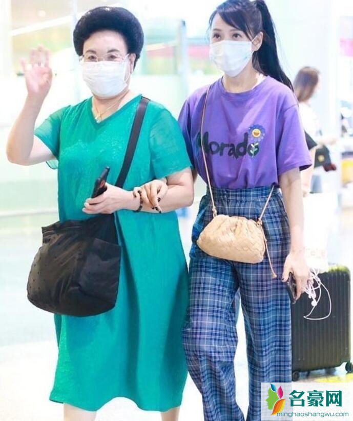伊能静一家现身机场