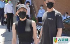 窦骁陪何超莲看病 窦骁全程陪伴呵护尽显甜蜜恩爱