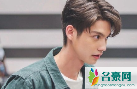 假偶天成bright壁纸图片无水印 假偶天成男主bright个人资料10