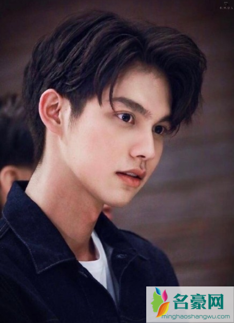假偶天成bright壁纸图片无水印 假偶天成男主bright个人资料9