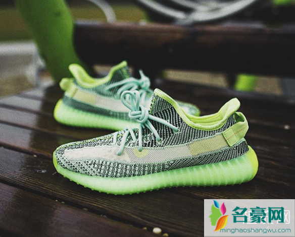 Yeezy“满天星”最多跌价7000 Yeezy黑天使现在售价如何