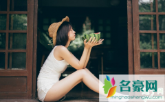 男朋友每个月应主动给女朋友钱吗 女人为什么总是