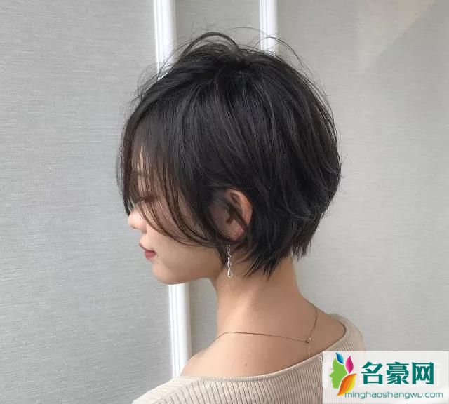 2019短发最新发型女_秋季女生流行的短发发型图片5