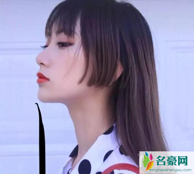 2019最火瘦脸刘海发型：公主切