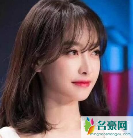 最美的减龄发型造型：锁骨短发