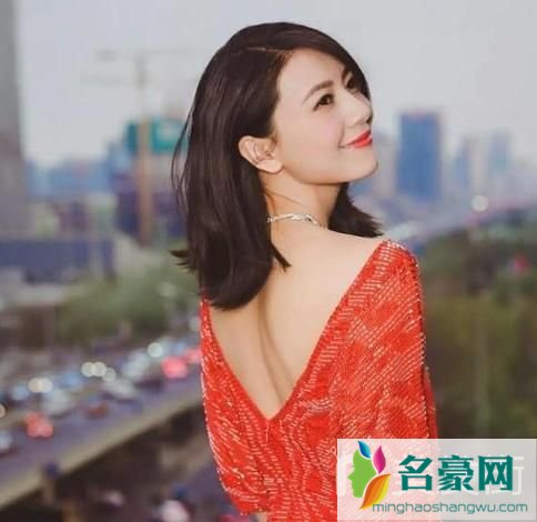 最美的减龄发型造型：齐肩发