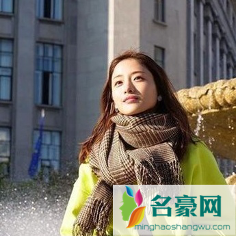 长发流行的南瓜橘棕色