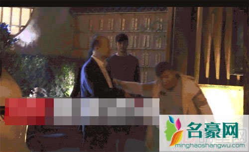 熊乃瑾与神秘男牵手搂腰恋情曝光 对象并非王宝强