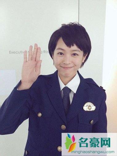 生田斗真交往嫩妹清野菜名 夜穿情侣装约会