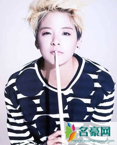 F(x)Amber澄清Rainbow高佑丽说自己吃饭像“吃狗食”言论