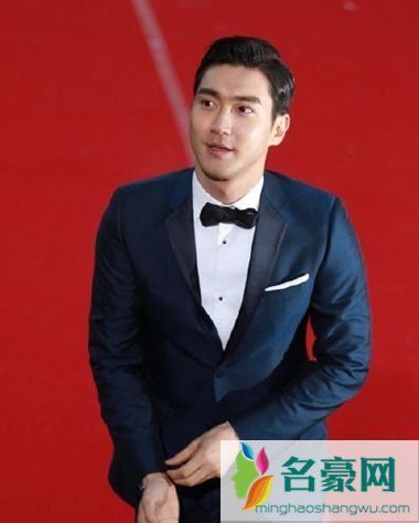 男团Super Junior成员崔始源完成《她很漂亮》后计划入伍