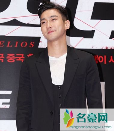 男团Super Junior成员崔始源完成《她很漂亮》后计划入伍