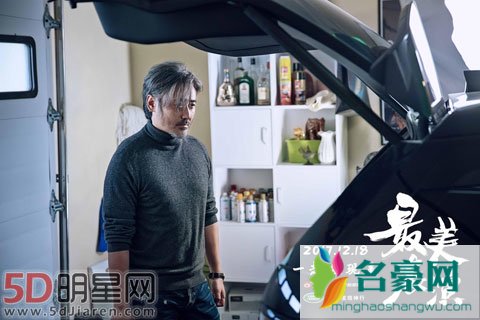 “最美表演”吴秀波笑容温暖 车厢中的孩子喻意为何？