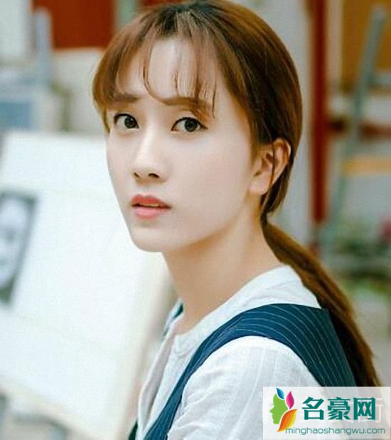 女生扎什么头发最可爱_女生简单可爱的扎头发_清新可爱的头发扎法3