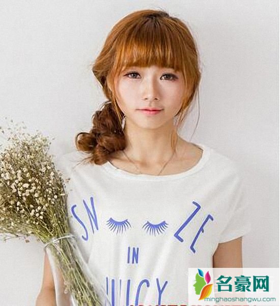 女生扎什么头发最可爱_女生简单可爱的扎头发_清新可爱的头发扎法4