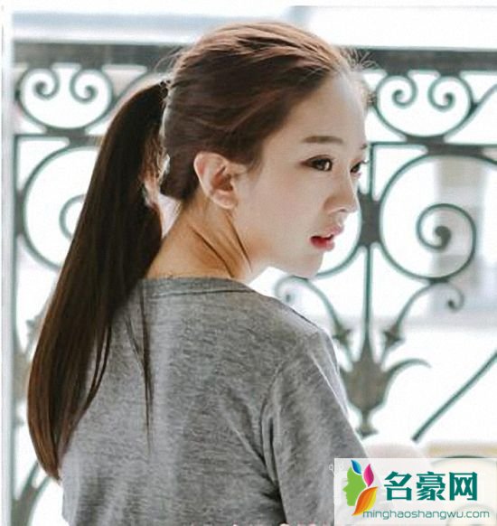 女生扎什么头发最可爱_女生简单可爱的扎头发_清新可爱的头发扎法9