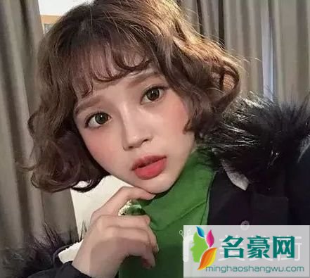 秋季长发短发怎么样烫最好看_秋季最适合的女生卷发发型图片3