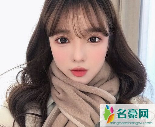 秋季长发短发怎么样烫最好看_秋季最适合的女生卷发发型图片2