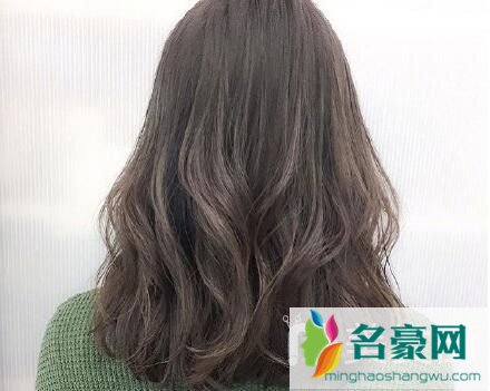 秋季长发短发怎么样烫最好看_秋季最适合的女生卷发发型图片5