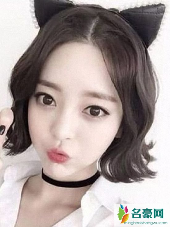 女生什么发型显脸小又减龄_最美的减龄发型_短发发型女图片3