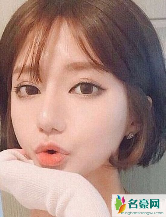 女生什么发型显脸小又减龄_最美的减龄发型_短发发型女图片1