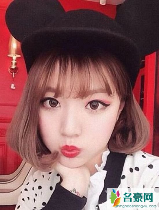 女生什么发型显脸小又减龄_最美的减龄发型_短发发型女图片2